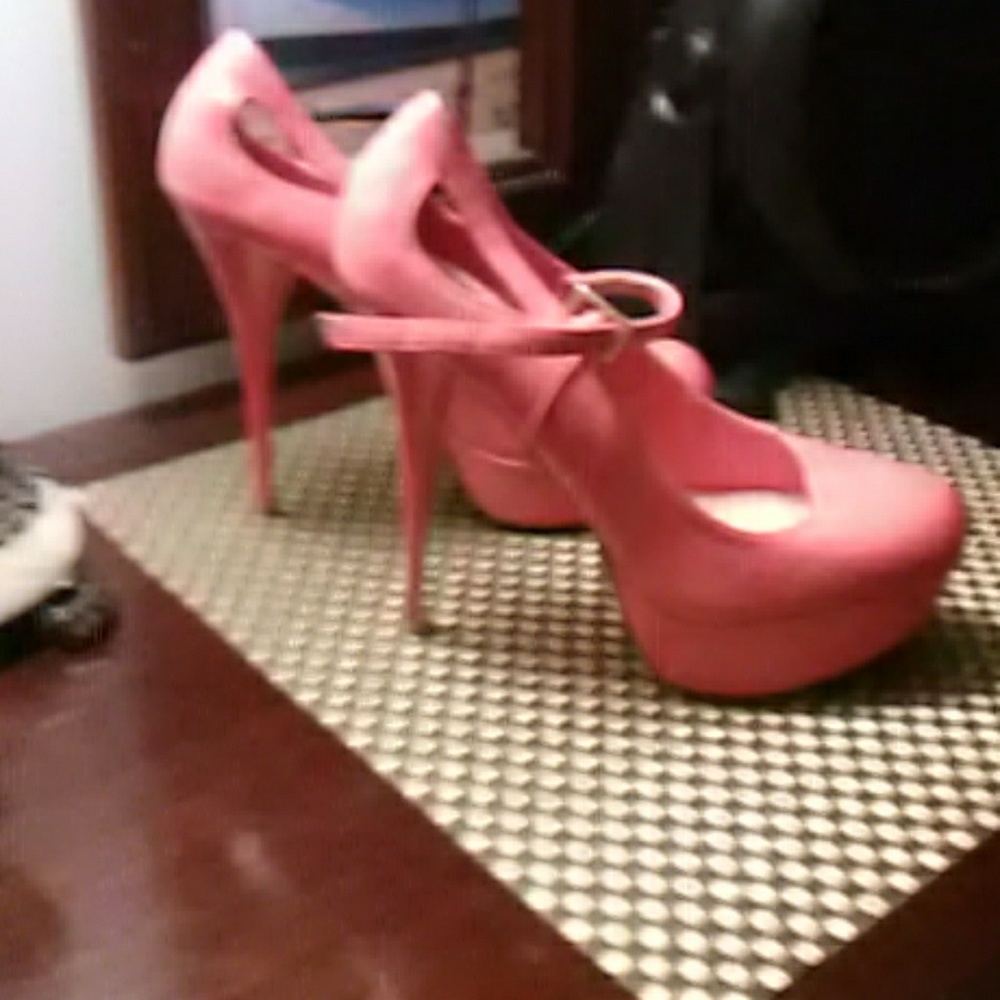 Women's heeled babydoll shoes